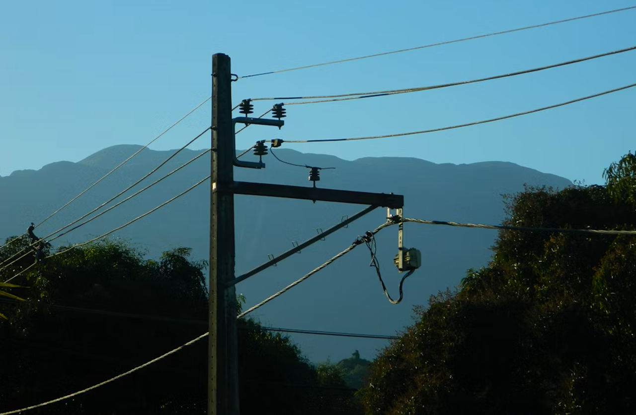 Power Outage for Bluff due to broken power pole