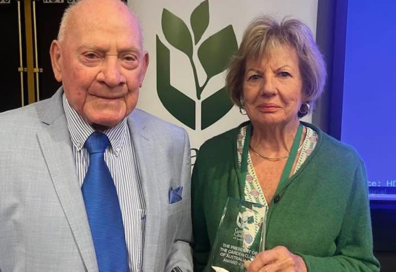   Colin recognised with top Garden Clubs award       