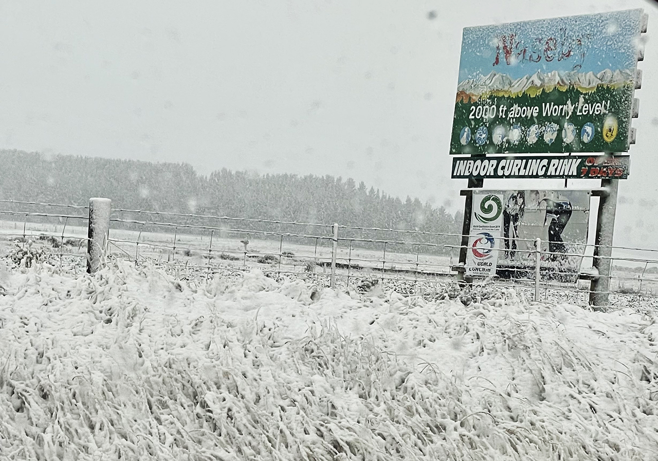 Heavy snow disrupts travel