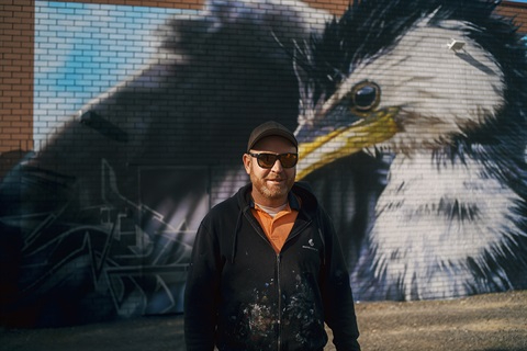 Renowned artist brings burst of colour to Kiama’s underbridge