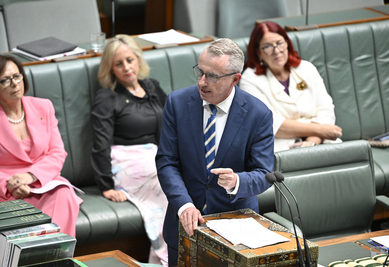 Hogan says Labor wants to cut speed limits to reduce emissions