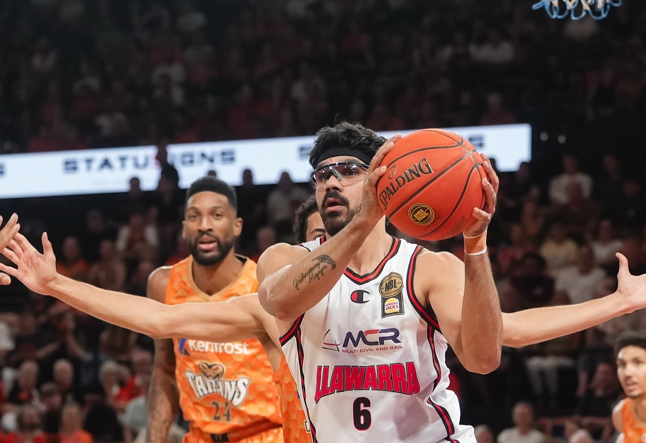 Hawks fly back up the ladder after dominant wins