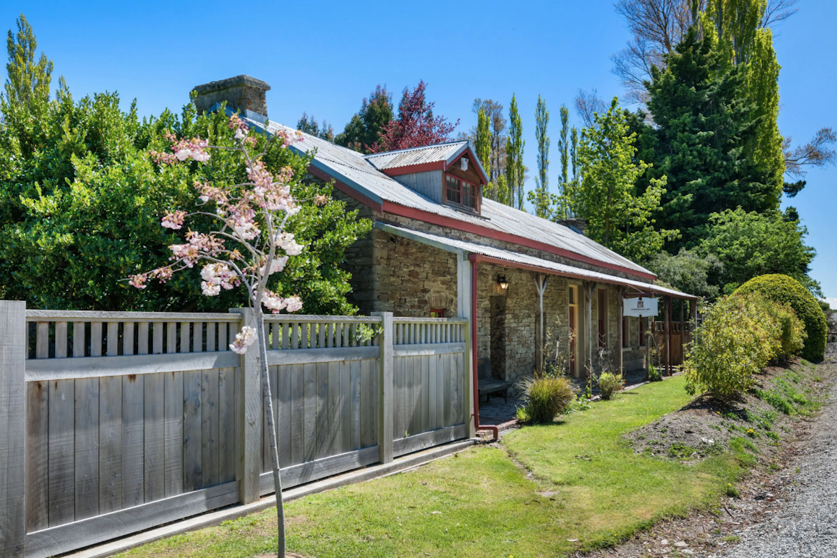 Speargrass Inn opens to the public as sale begins