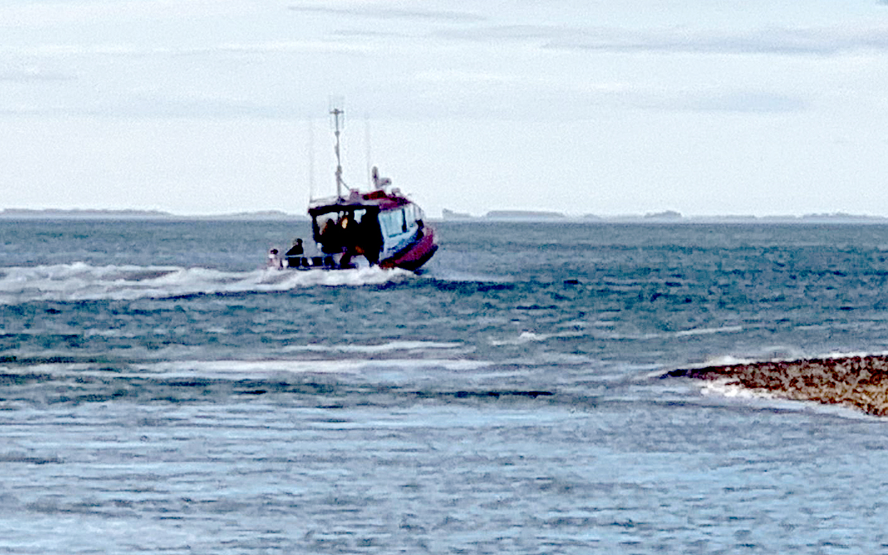 UPDATED: Fishing boat grounded on rocks at Codfish Island