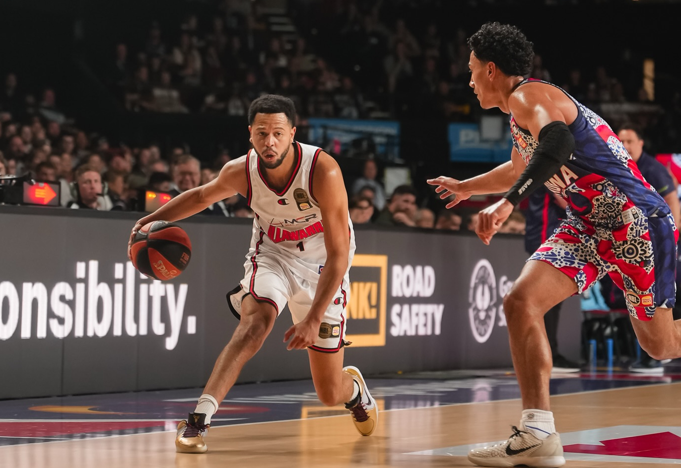 Hawks' grip on NBL crown shaky after loss to Adelaide