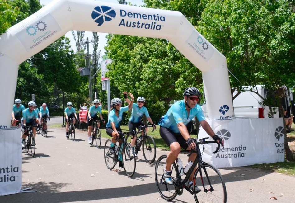 Kiama welcomes Bondi2Berry riders in show of support for dementia research
