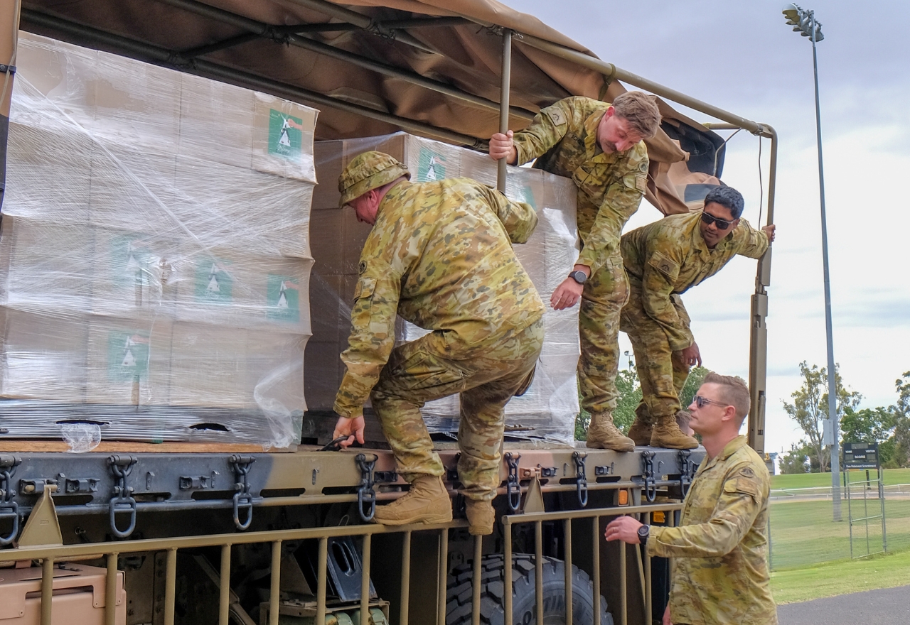 Army Christmas convoy delivers hampers for local towns