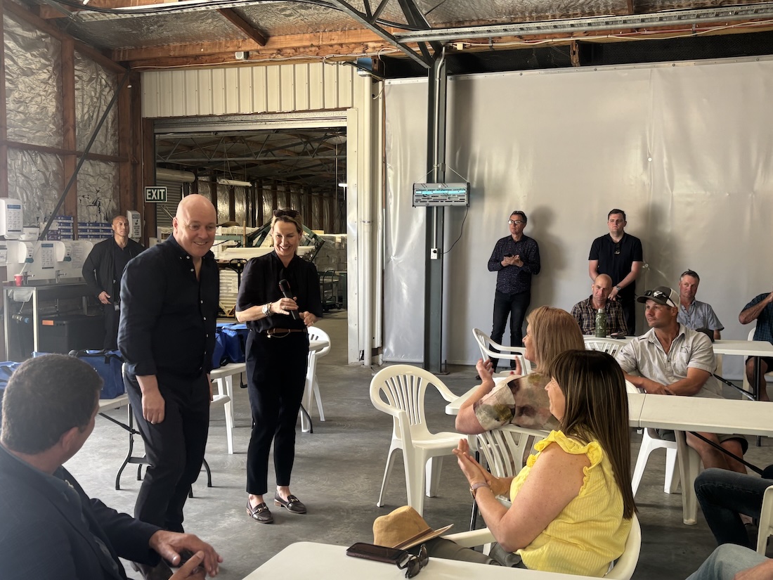  Chris Luxon drops into Suncrest Orchard to talk with growers