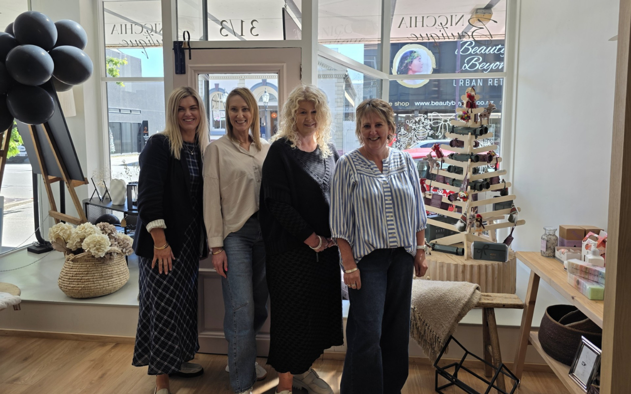 Kelvin Street Lights Up for Christmas: Local Retailers Unite for Festive Late-Night Shopping