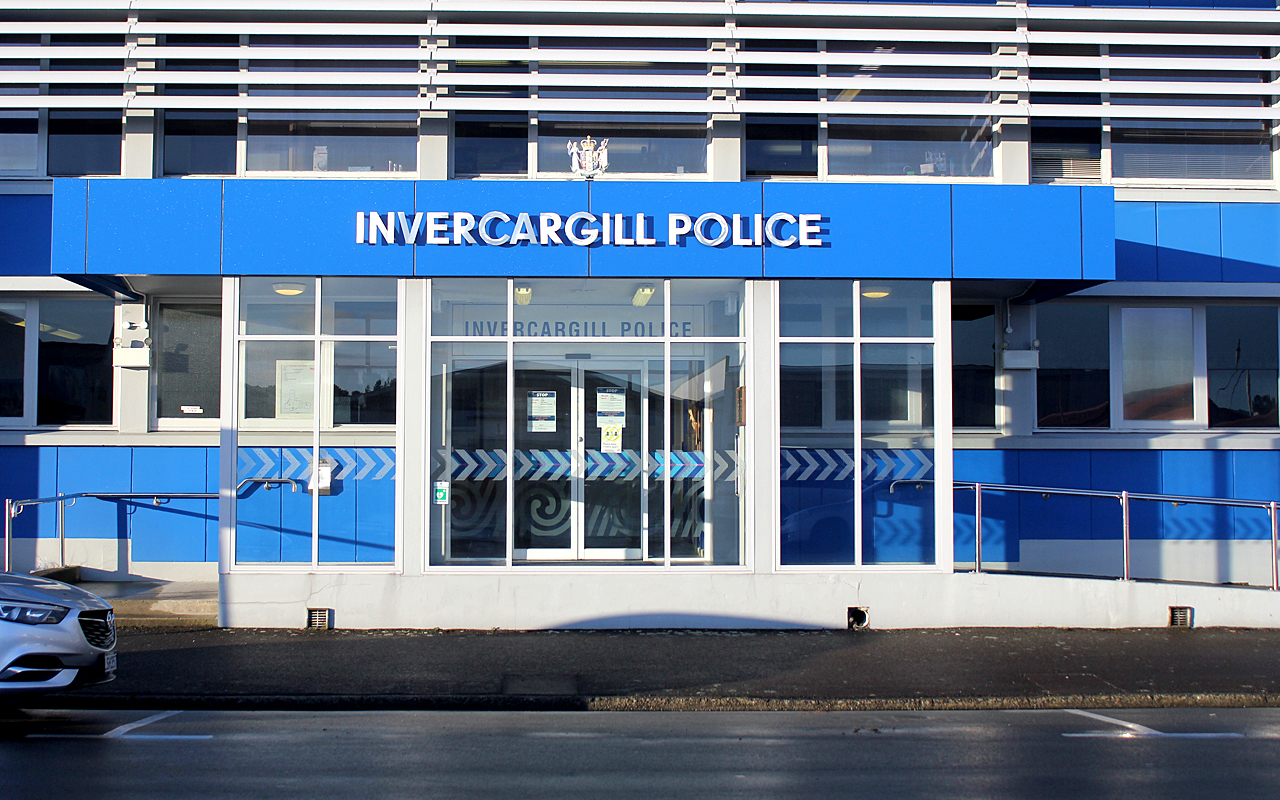 Invercargill Police investigate stolen burial plaques