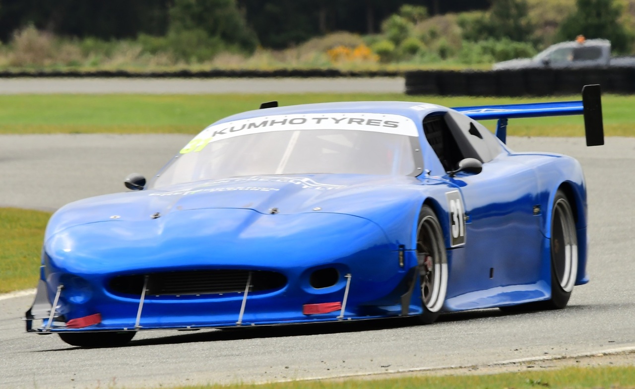 Big Grids Guarantee Loads of Action at Teretonga Park