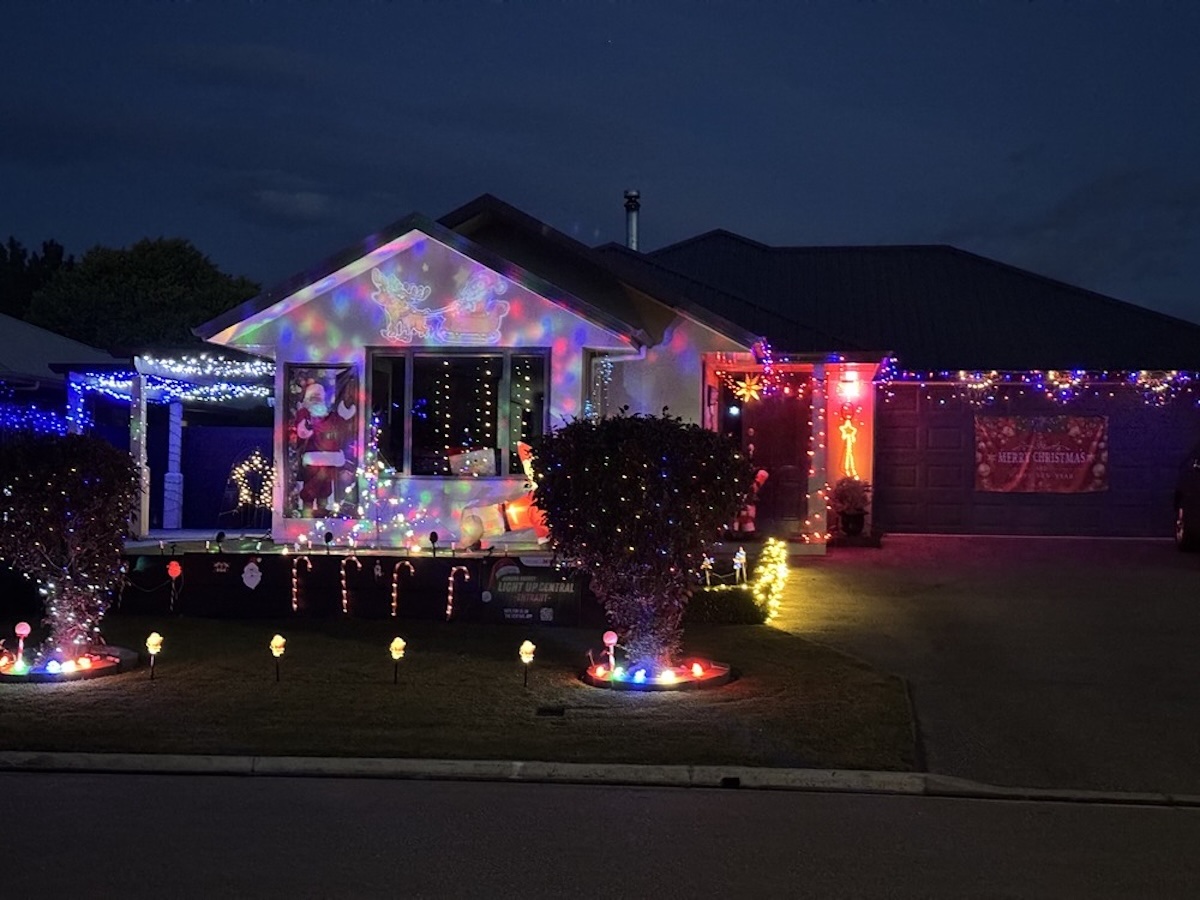 Come on Cromwell, beat the 26 entrants in Alex for Light Up Central 