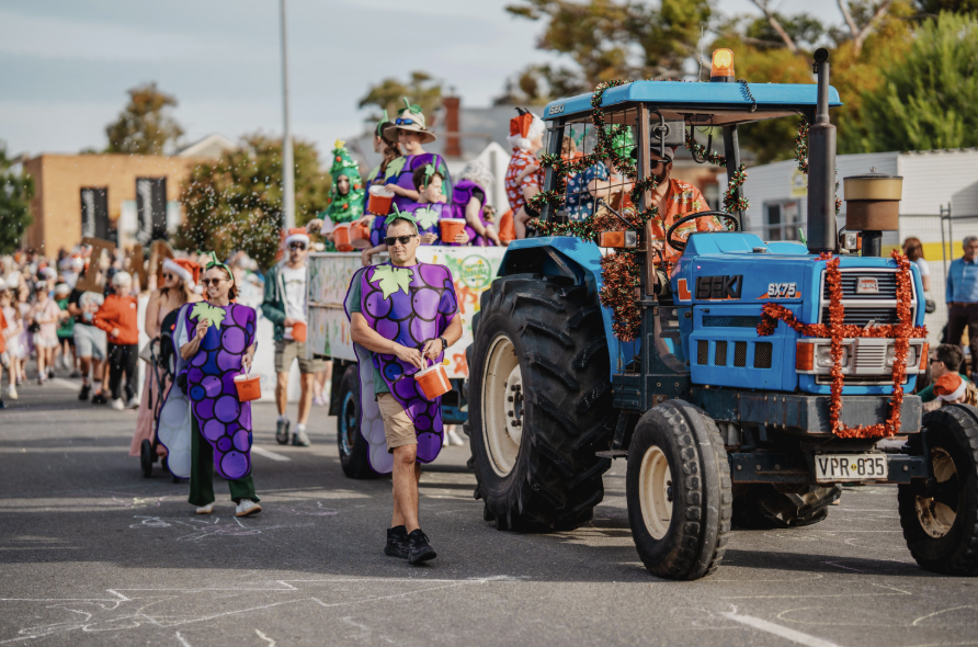 Christmas Pageant lights up McLaren Vale