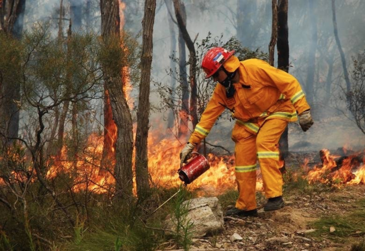 Coolabah bushfire putting up a fight