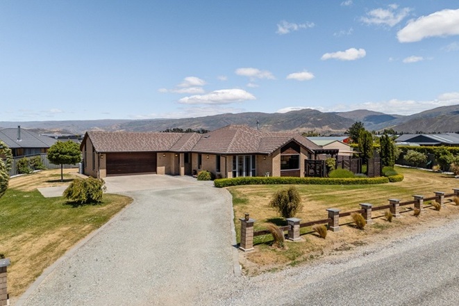 Spacious Retreat in the Heart of Cromwell