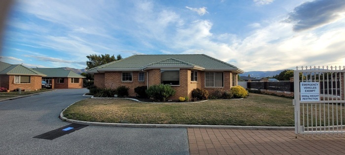 Spacious Home Close to Town