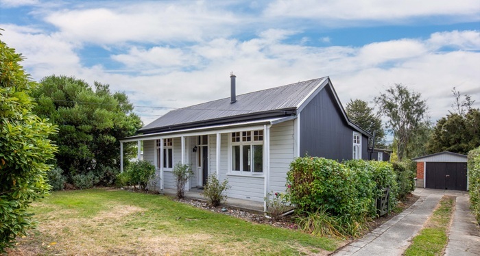 Cottage Lovers, This One's For You!