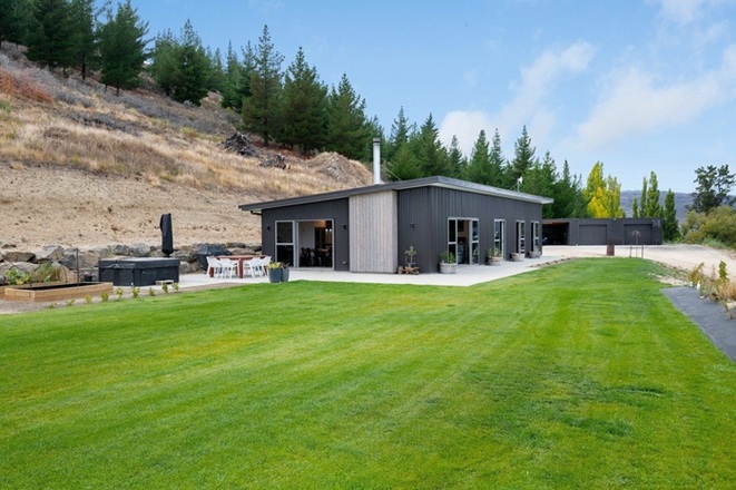 Modern Family Home Near Rail Trail & Cafes!