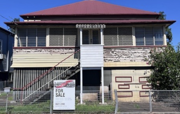 South Lismore, 16 Elliott Street - 3 brm - Diamond In The Rough