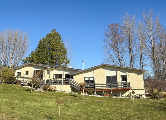Location, Views and Family Living!